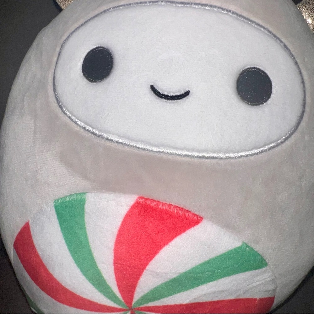 NWT π₯ 8" Nissa the Christmas Yeti Squishmallow - Picture 2 of 6